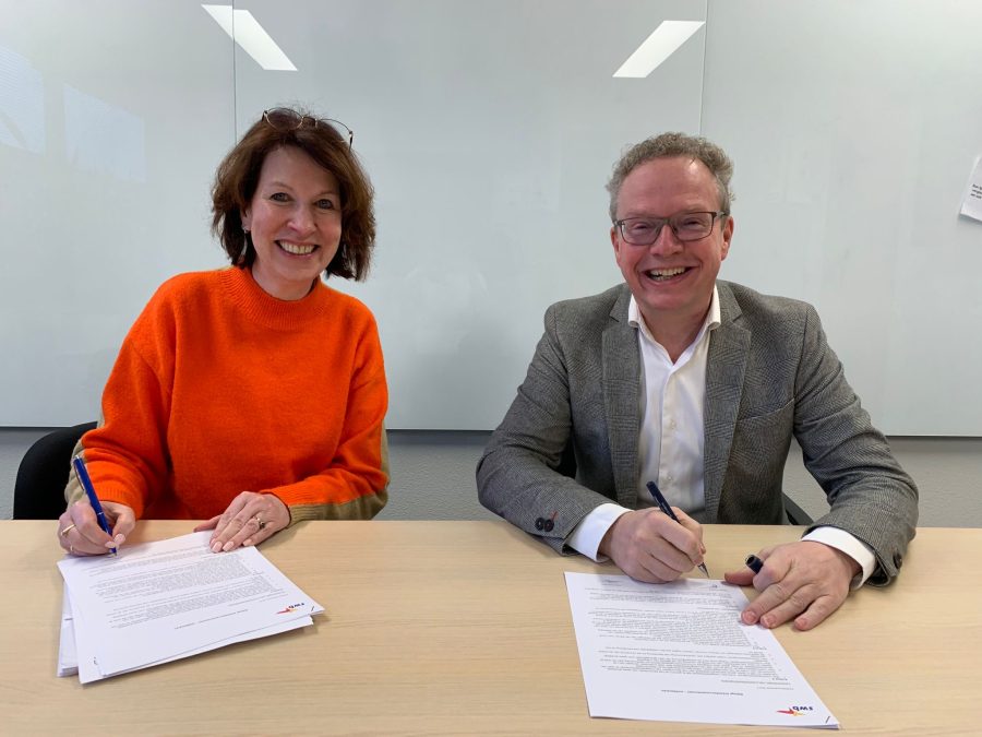 Foto van bestuursvoorzitter Gerard Gerrits en Jessica ter Hofte